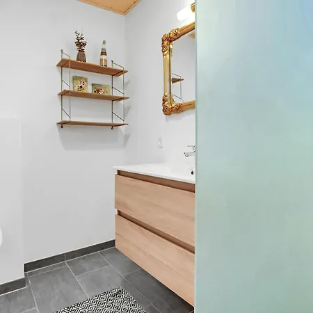 Gorgeous In With Kitchen Semesterbostad