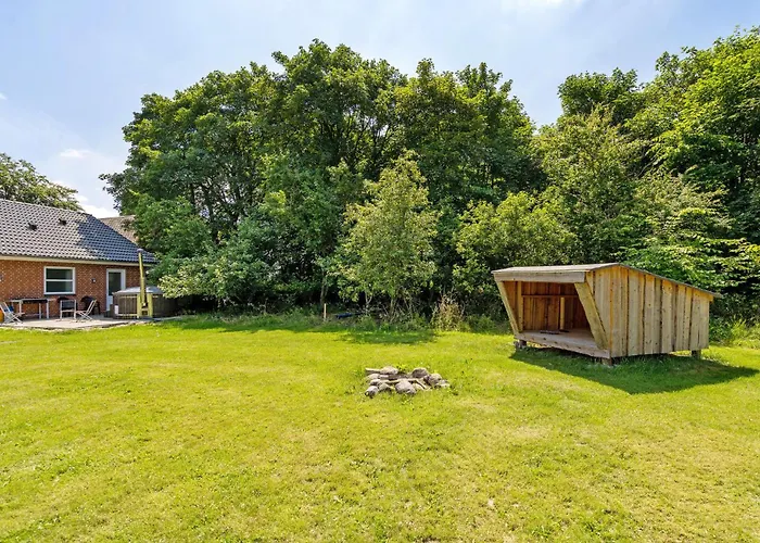 Holiday home Lovely In With Wifi